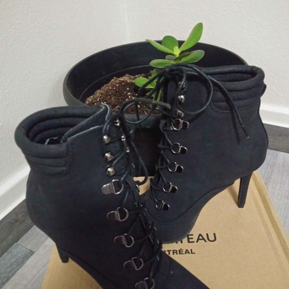 LE CHATEAU Black SUEDE BOOTS Heels Sz 6.5 - Picture 2 of 6